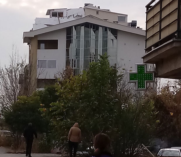 Нема спавања, комшија зида